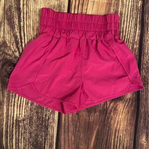Women’s New In Pink Stretch Short Size M From Buckle